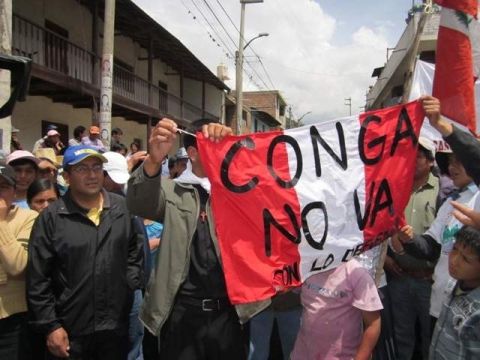 Foto extraida de https://noalamina.org/latinoamerica/peru/item/12353-la-represion-policial-se-legaliza-mientras-aumentan-las-protestas-mineras